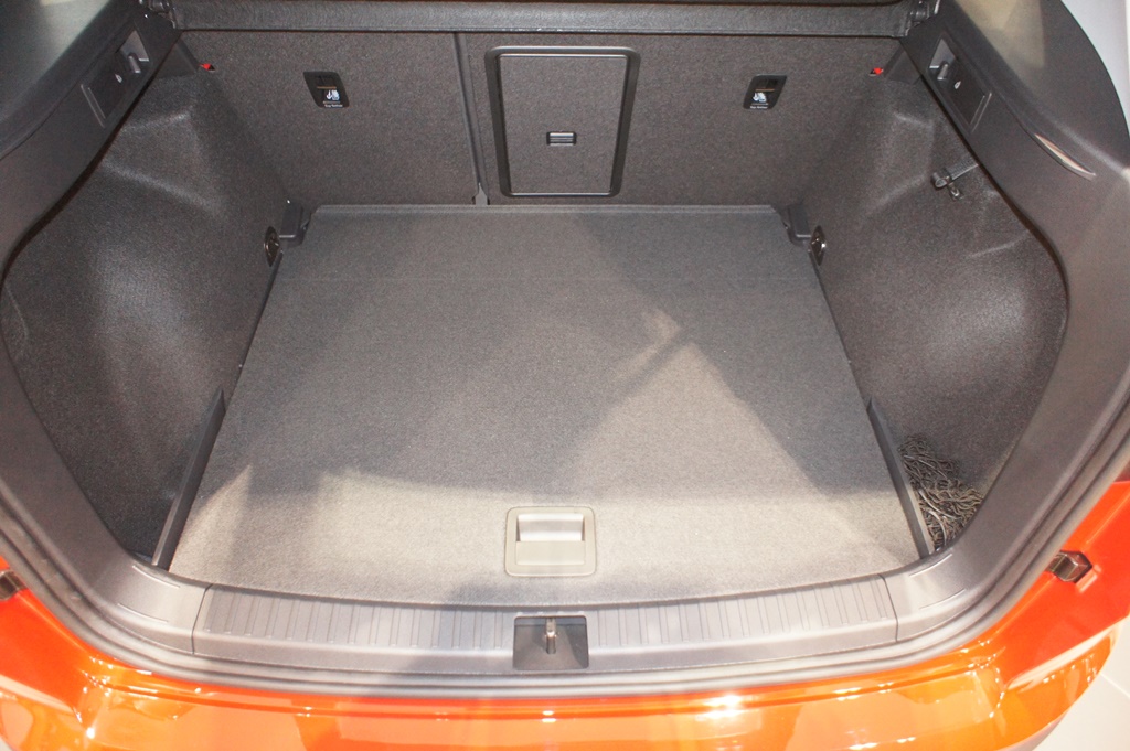 PREMIUM Antirutsch Gummi-Kofferraumwanne passend für Seat Ateca vari. Bod.  unten