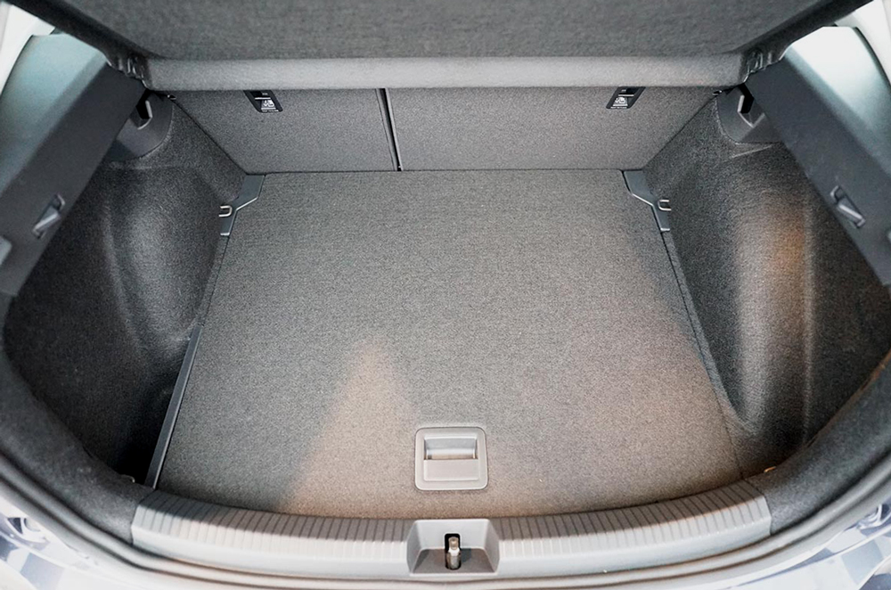Geeignet Für VW Taigo CS, 2021-heute CARSTYLER® Kofferraumschutz Hundematte Kofferraumwanne  Leder Schwarz Faden Schwarz - .de