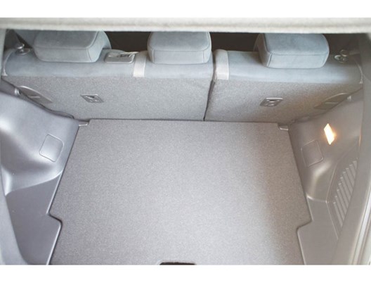 Kofferraum Nissan Juke Facelift mit erhöhter Ladefläche (auf variablem Ladeboden)
