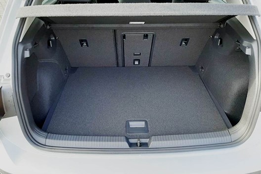 Kofferraum VW Golf 8 12.2019- / MODELL MIT VARIOBODEN AUF HÖCHSTER EBENE