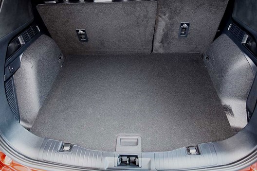Kofferraum Ford Kuga III 4.2020- / Modell mit Not-Ersatzrad oder Pannenkit