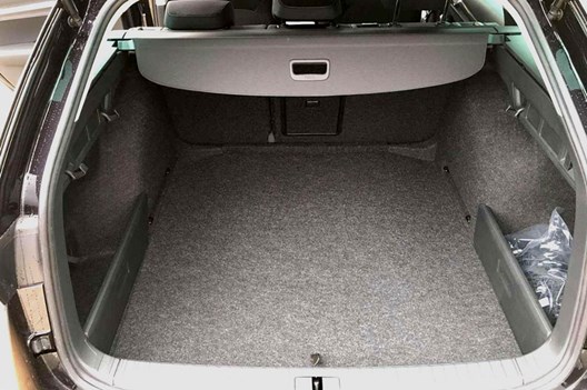 Kofferraum Skoda Octavia IV Kombi 6.2020- / MODELL OHNE VARIOBODEN (= vertiefte Ladefläche)