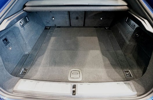 Kofferraum BMW X6 (G06) 11.2019- / MODELL MIT DOPPELTEN LADEBODEN (= AUF ERHÖHTER LADEFLÄCHE)