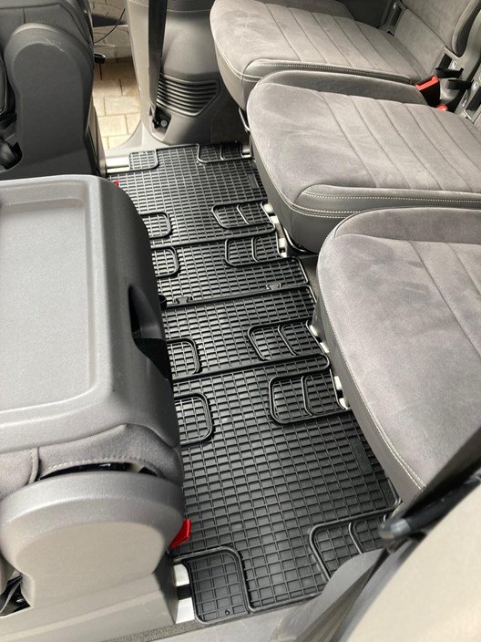 Fußmatten 2-teilig für VW T7 - 2-teilig für 2. Sitzreihe (215 653)